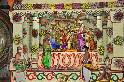 ஸ்ரீ மீனாட்சி சுந்தரேசுவரா் திருக்கல்யாணம் - புகைப்படங்கள்