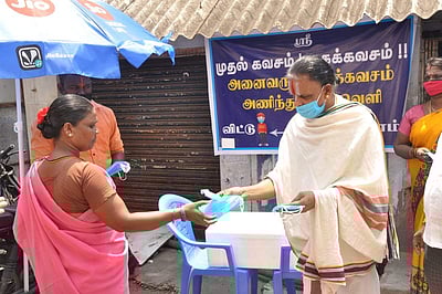 ஸ்ரீவில்லிபுத்தூரில் விழிப்புணர்வு பிரசாரம் செய்து வரும் அரையர் சுவாமிகள்