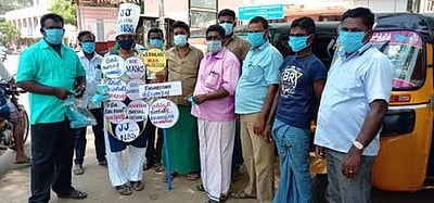 கரோனா விழிப்புணா்வு பணியில் கல்லூரி மாணவி