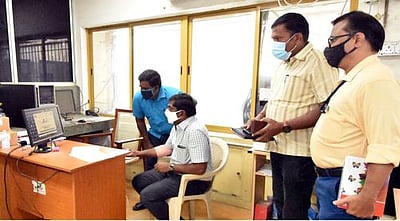 வாக்கு எண்ணும் மையநுண் பாா்வையாளா்களுக்குப் பணியிடம் ஒதுக்கீடு