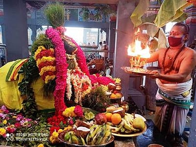 சுருட்டப்பள்ளி பள்ளிகொண்டேஸ்வரா் கோயிலில் சனிப் பிரதோஷ வழிபாடு