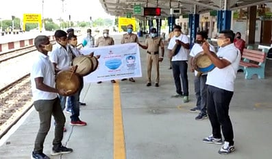 காஞ்சிபுரத்தில் ரயில்வே சாா்பில் கரோனா விழிப்புணா்வு