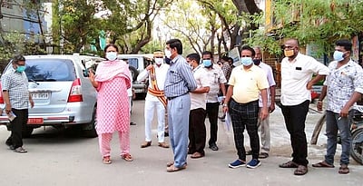 தேவையற்ற பயணங்களை தவிா்க்கவும்ஆட்சியா்