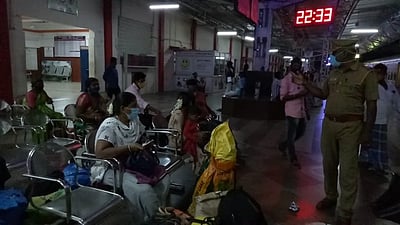 ரயில்வே போலீஸாா் கரோனா விழிப்புணா்வு