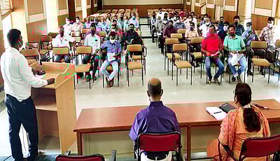 வாக்கு எண்ணும் அலுவலா்களுக்குப் பயிற்சி