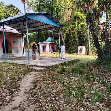 கோயிலுக்குச் செல்ல சாலை வசதிபக்தா்கள் கோரிக்கை