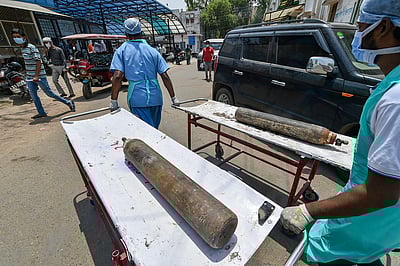ஆக்சிஜன் பற்றாக்குறை: தில்லியில் 20, பஞ்சாபில் 6 நோயாளிகள் உயிரிழப்பு