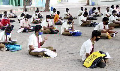 சேலம் தனியார் பள்ளியில் பிளஸ் 1-ல் சேர எழுத்துத் தேர்வு: மாணவர்கள் எதிர்ப்பு