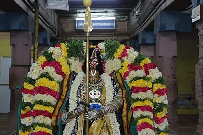 மானாமதுரை சித்திரைத் திருவிழாவில் கள்ளழகர் கோலத்தில் எழுந்தருளிய வீர அழகர்