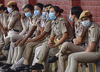 கரோனா உதவி: மும்பையில் 1,100 சிறப்புக் காவலர்கள் நியமனம்