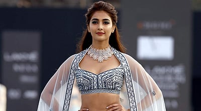 பிரபல நடிகை பூஜா ஹெக்டேவுக்கு கரோனா பாதிப்பு