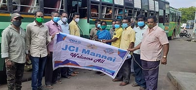 மன்னார்குடி: பேருந்தில் முகக்கவசம் அணிந்து பயணித்தவர்களுக்கு இலவசப் பயணச்சீட்டு