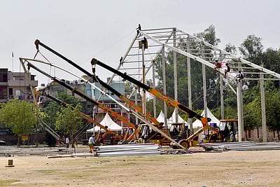 கரோனா சிகிச்சை மையமாக மாற்றப்படும் தில்லி மைதானம்