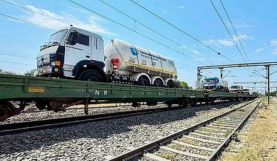 ஆக்ஸிஜன் விரைவு ரயில் மூலம் 70 டன் ஆக்ஸிஜன் தில்லி வந்தடைந்தது