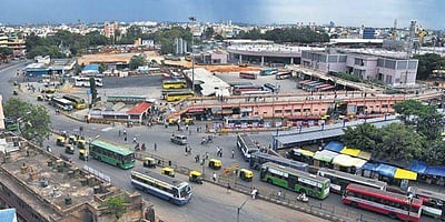 பெங்களூருவிலிருந்து கூட்டம் கூட்டமாக வெளியேறும் மக்கள்