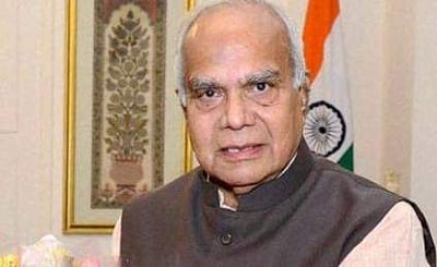 ‘18 வயதுக்கு மேற்பட்டோர் கரோனா தடுப்பூசி போட முன்வர வேண்டும்’: தமிழக ஆளுநர் வேண்டுகோள்