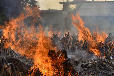 கரோனாவும் ஏப்ரல் மாதமும்.. புள்ளி விவரம் சொல்லும் பயங்கரம்