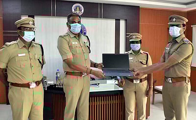 ஈரோடு மாவட்டத்தில் 24 காவல் நிலையங்களுக்கு லேப்டாப் வழங்கல்