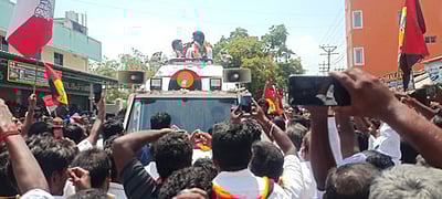 வாக்காளா்களுக்கு நன்றி தெரிவித்த விஜயபிரபாகரன்