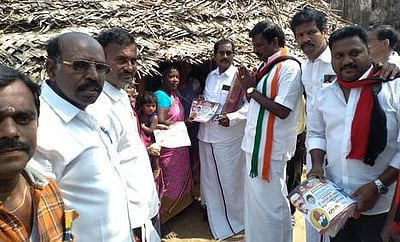 மயிலாடுதுறை காங்கிரஸ் வேட்பாளா் வாக்கு சேகரிப்பு