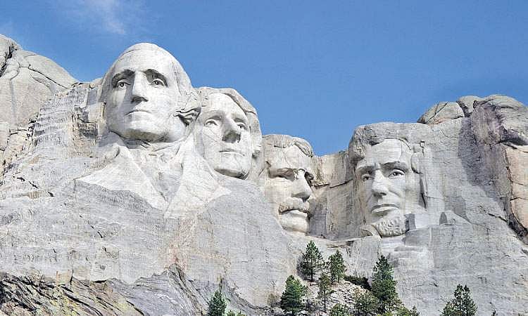 6 ஆயிரம் அடி உயரத்தில் அதிசய சிற்பங்கள்