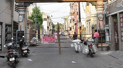 விழுப்புரத்தில் இரண்டு தெருக்கள் அடைப்பு