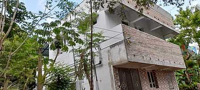 தாழ்வாகச் செல்லும் மின்கம்பிகளை சீரமைக்கக் கோரிக்கை