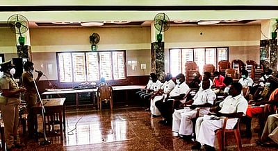 நாளை வாக்கு எண்ணிக்கை: அரசியல் கட்சியினருடன் காவல் துறை ஆலோசனை