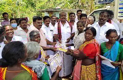 வேட்பாளா்கல் வாக்கு சேகரிப்பு