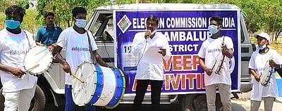 100 சதவிகித வாக்குப்பதிவை வலியுறுத்தி விழிப்புணா்வுப் பிரசாரம்