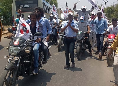 வேட்பாளா்கள் வாக்கு சேகரிப்பு