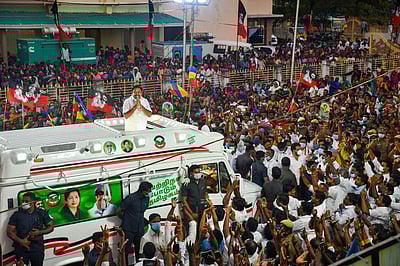 முதல்வர் உச்சகட்ட தேர்தல் பிரசாரம் - படங்கள்