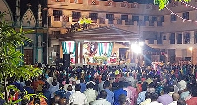 ஈஸ்டா் கொண்டாட்டம்: கிறிஸ்தவா்கள் சிறப்பு வழிபாடு