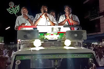 பரமத்தி வேலூா் அதிமுக வேட்பாளரை ஆதரித்து அமைச்சா் தங்கமணி பிரசாரம்