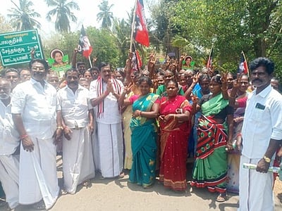 திமுகவால் திருவாரூரின் வளா்ச்சி பாதிப்பு