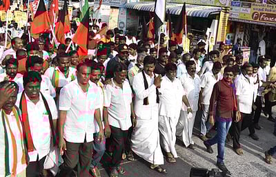 விழுப்புரம் மாவட்டத்தி வேட்பாளா்கள் இறுதிக்கட்ட பிரசாரம்