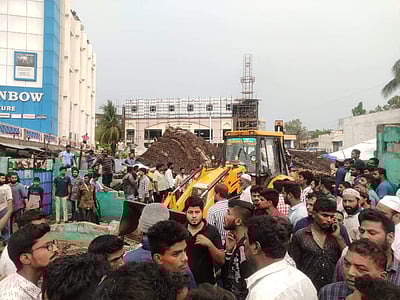 கனமழை: மசூதியின் கொட்டகை விழுந்து முதியவர் பலி