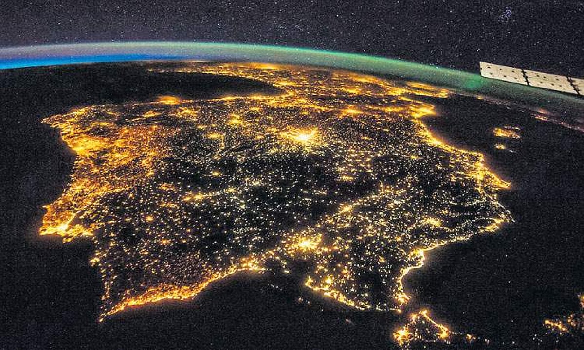 ஆய்வுக்குத் தடை... விண்வெளி ஒளி!