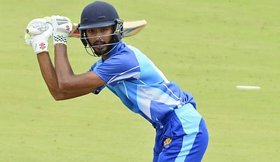 ஆர்சிபி அணியைச் சேர்ந்த பிரபல வீரருக்கு கரோனா பாதிப்பு