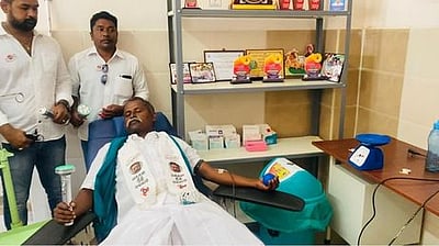 பிரசாரத்தின்போது ரத்த தானம் அளித்த மநீம வேட்பாளா்