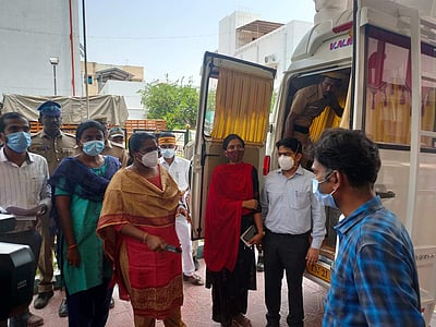 ஸ்ரீரங்கத்திலிருந்து மின்னணு வாக்குப்பதிவு இயந்திரங்கள் அனுப்பி வைப்பு