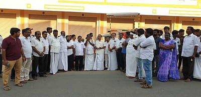 குளச்சலில் காங்கிரஸ் வேட்பாளா் வாக்கு சேகரிப்பு