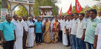 தக்கலை பகுதியில் திமுக வேட்பாளா் வாக்கு சேகரிப்பு