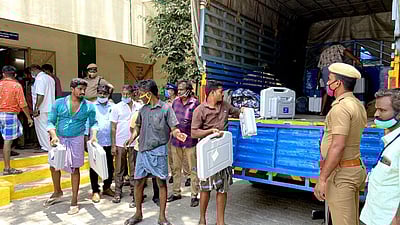 திருப்பூர் வடக்கு தொகுதிக்கு மின்னணு வாக்குப்பதிவு இயந்திரங்கள் அனுப்பி வைப்பு