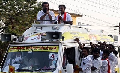 பணம் இருந்தால்தான் அரசியல் என்ற நிலை மாறவேண்டும்: நடிகா் சரத்குமாா்