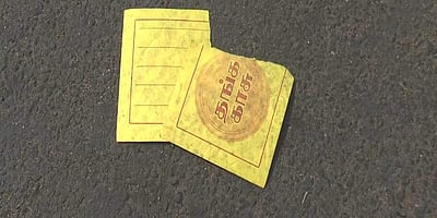 நாமக்கல்லில் தங்கக்காசு டோக்கன் விநியோகம்: திமுக-அதிமுக இடையே மோதல்