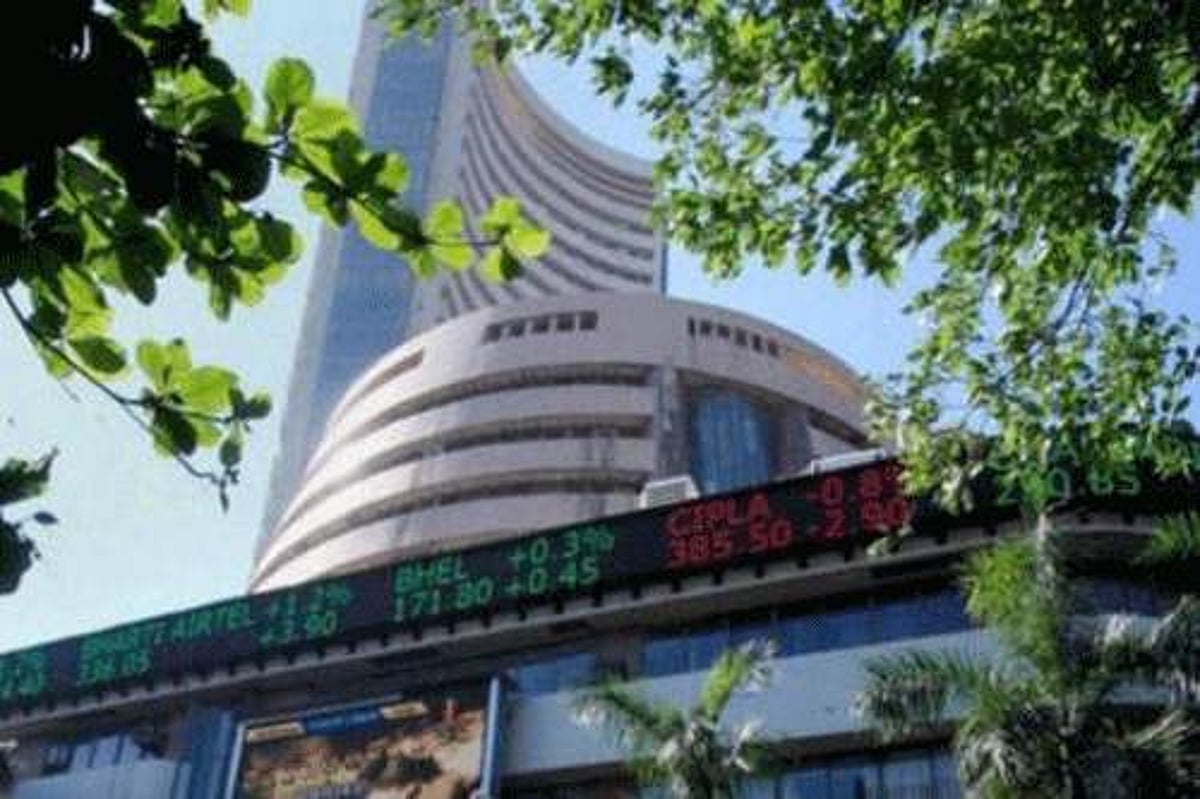 ‘கரோனா’ தாக்கம்: 871 புள்ளிகளை இழந்தது சென்செக்ஸ்!