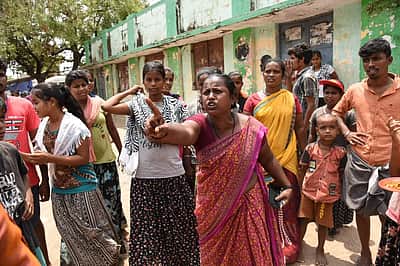 தேவராயநேரியில் நரிக்குறவர்கள் ரகளை