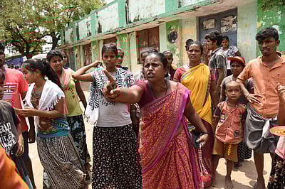 தேவராயநேரியில் நரிக்குறவர்கள் ரகளை