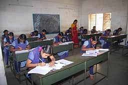 பத்தாம் வகுப்பு பொதுத்தோ்வு: அரியலூரில் 9,923 மாணவா்கள் எழுதினா்